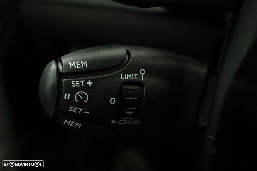 Peugeot 2008 1.2 PureTech Allure EAT8 - 18