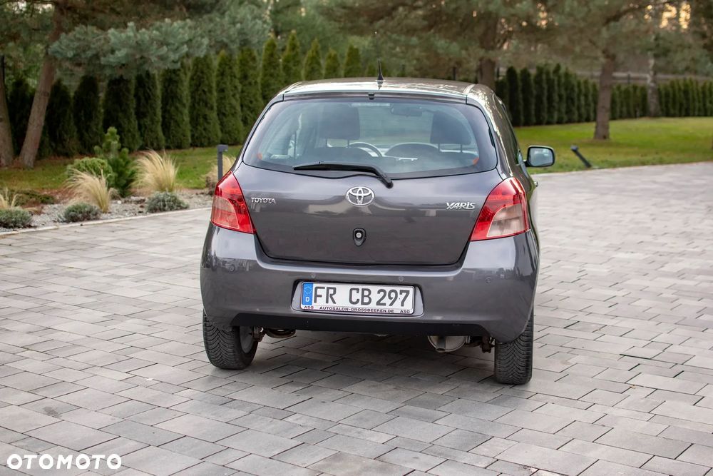 Toyota Yaris - 22