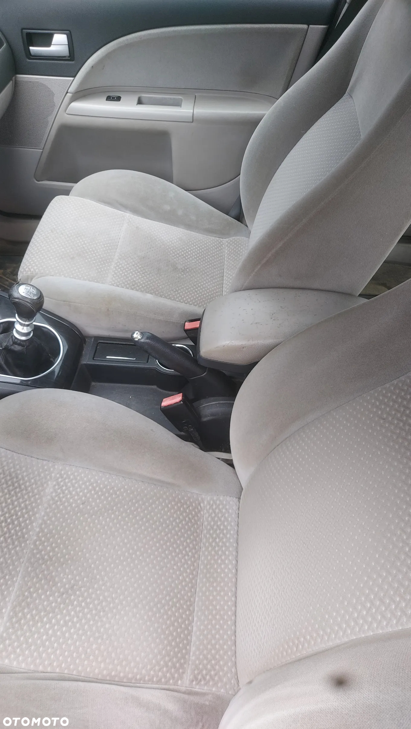 Ford Mondeo 2.0 Ghia - 14