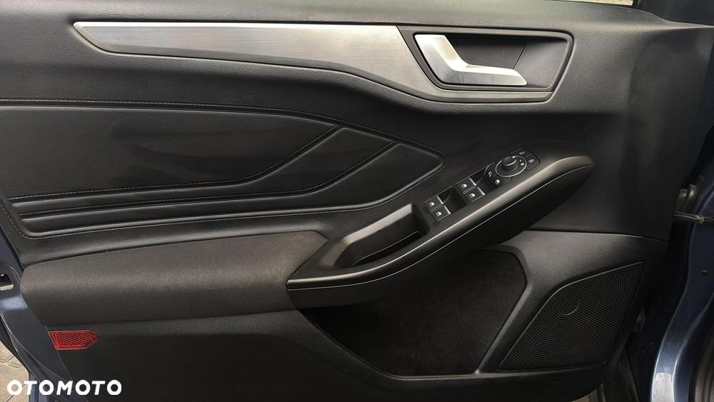 Ford Focus 1.0 EcoBoost mHEV Titanium X - 11