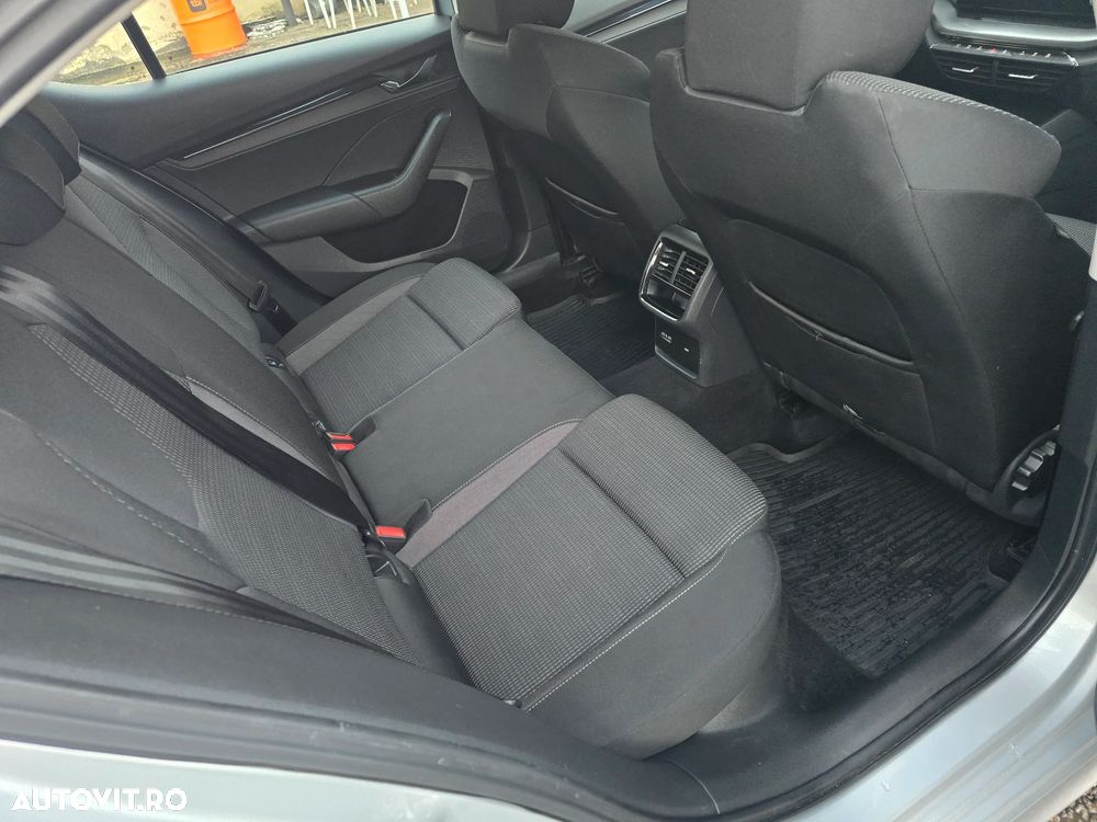 Skoda Octavia 2.0 TDI DSG Ambition - 10