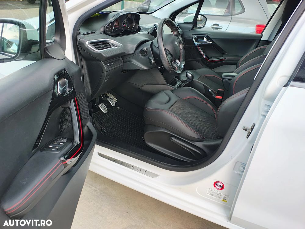Peugeot 208 - 14
