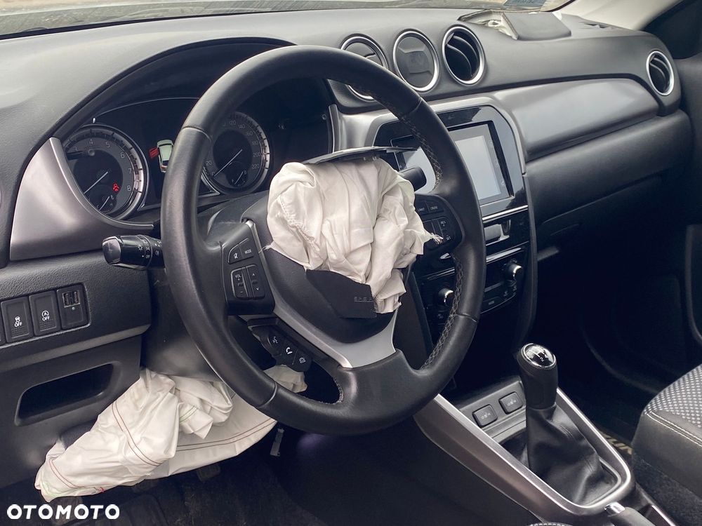 Suzuki Vitara 1.0 Boosterjet Premium 2WD - 15