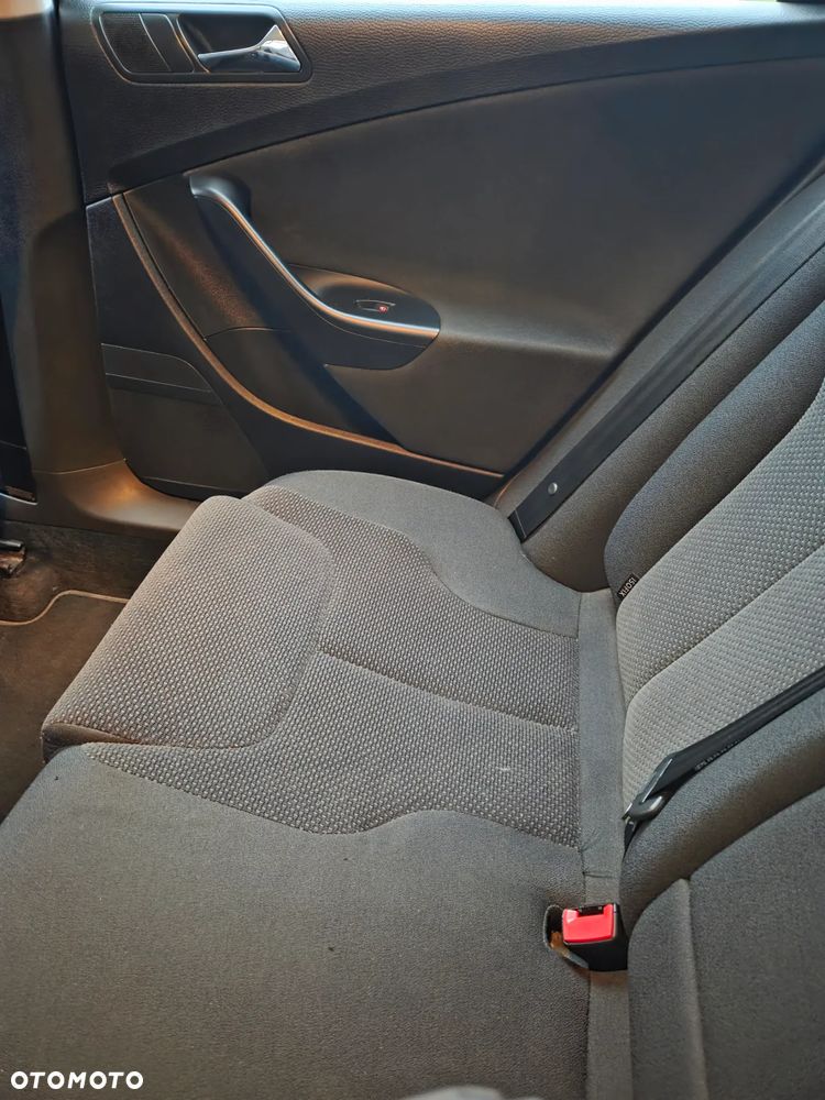 Volkswagen Passat 2.0 TDI Comfortline - 17