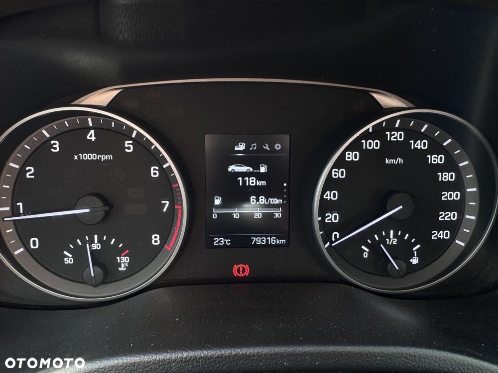 Hyundai Elantra 1.6 Comfort - 14
