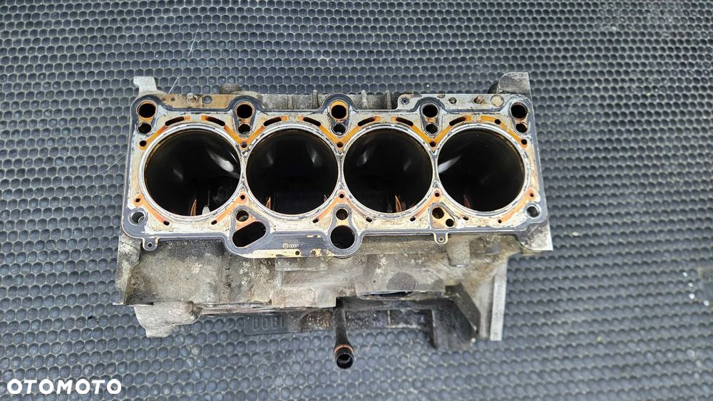 Blok 06D103023 BBBBB Dół Silnik Cylindry Panewki Mocowanie Wału 2.0 FSI AWA Audi A4 B6 B7 VW - 14