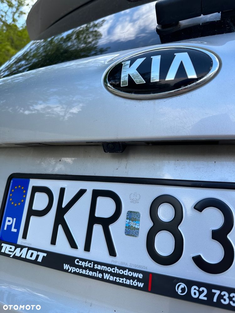 Kia Carens - 8