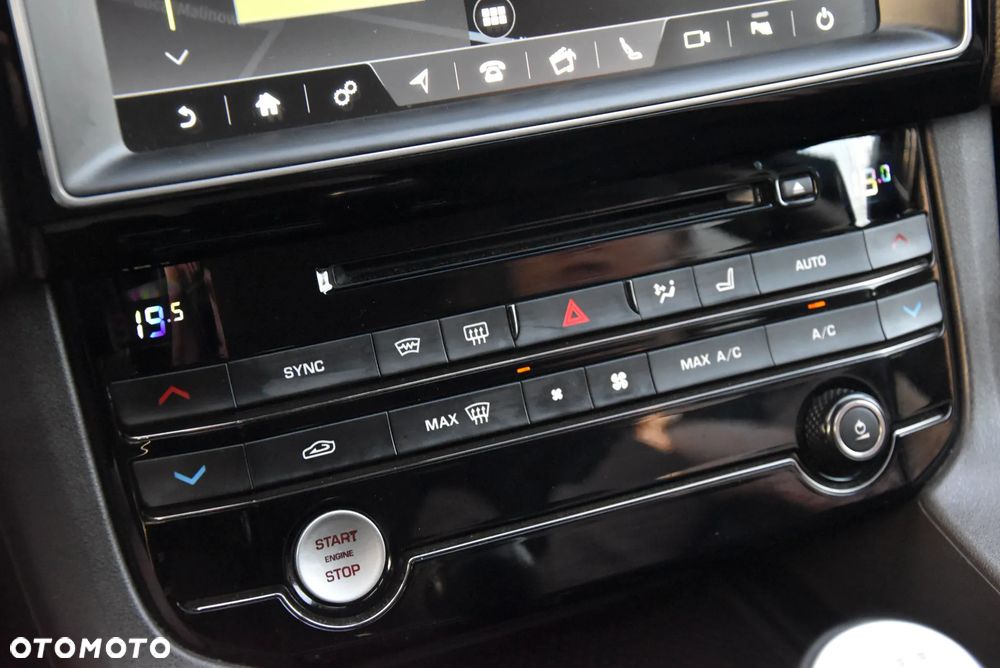 Jaguar F-Pace 2.0 i4D AWD R-Sport - 30