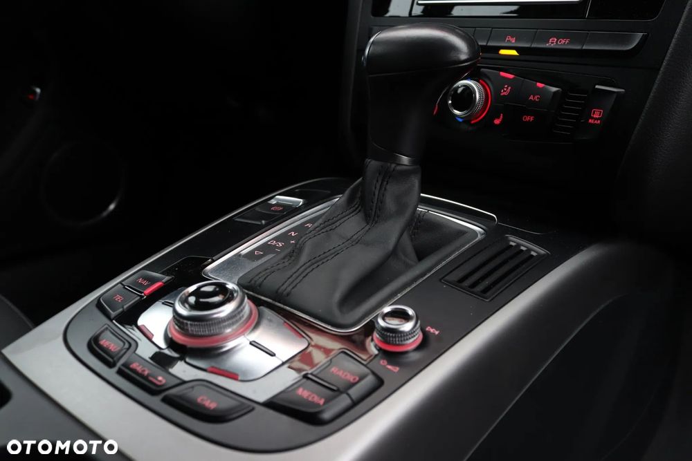 Audi A4 Avant 2.0 TDI S tronic quattro - 25