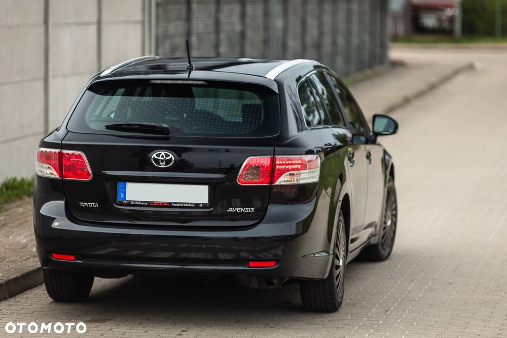 Toyota Avensis 1.8 Comfort - 12