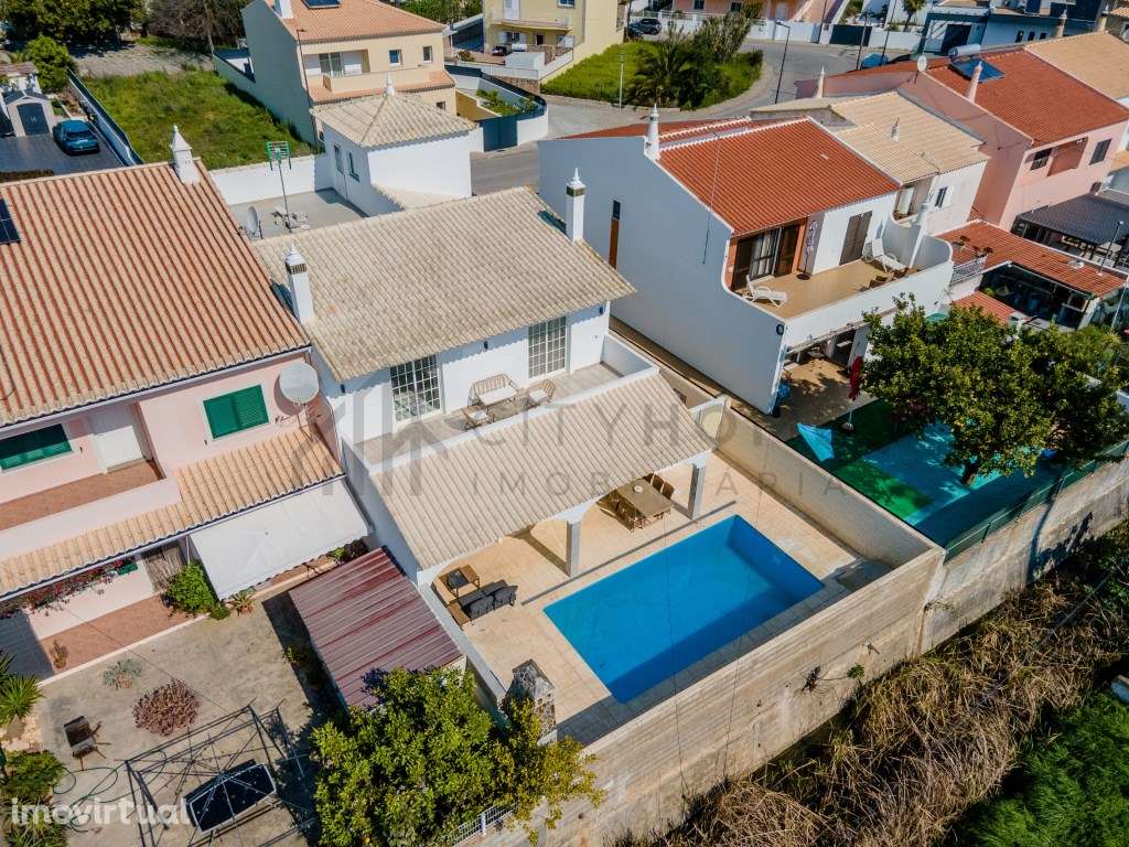 Moradia T3 com piscina e garagem em Lagoa - Grande imagem: 3/50