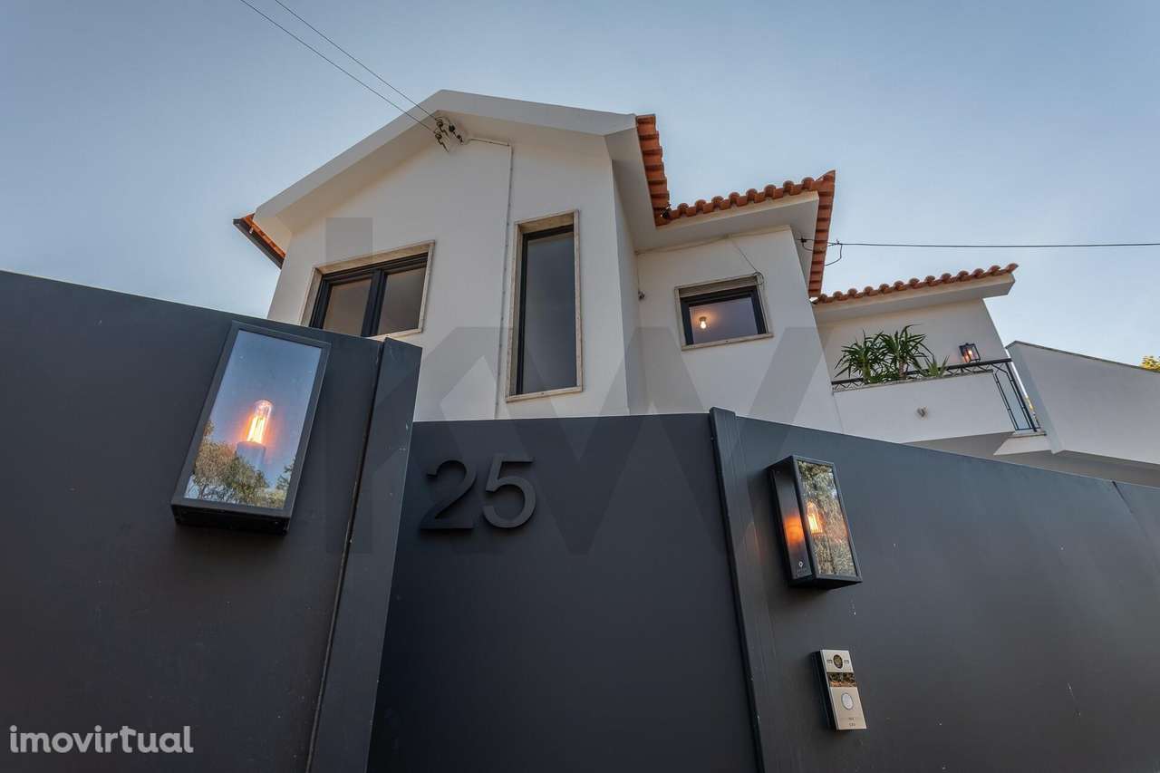 Charmosa Moradia T3 Totalmente remodelada com garagem no Centro Histór - Grande imagem: 2/60