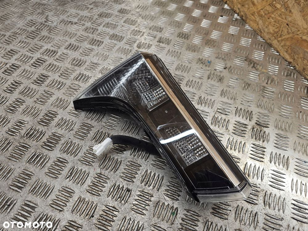 suzuki s-cross 2023- lampa lewy tył (w klapę) 6131l - 1