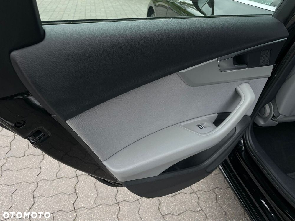 Audi A4 Limousine - 10