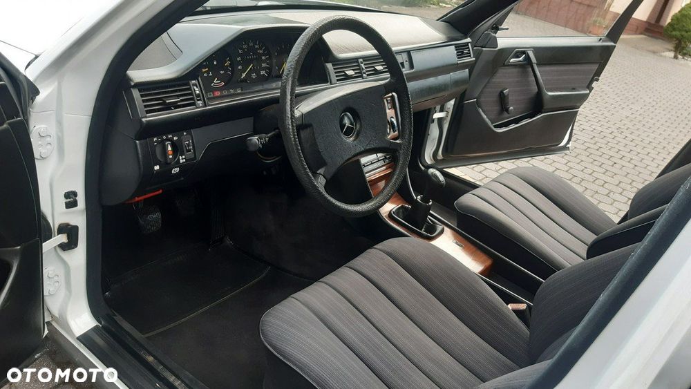 Mercedes-Benz W124 (1984-1993) - 13