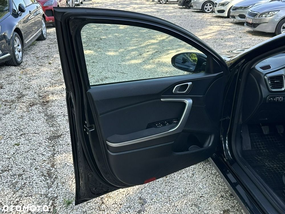 Kia Ceed - 13