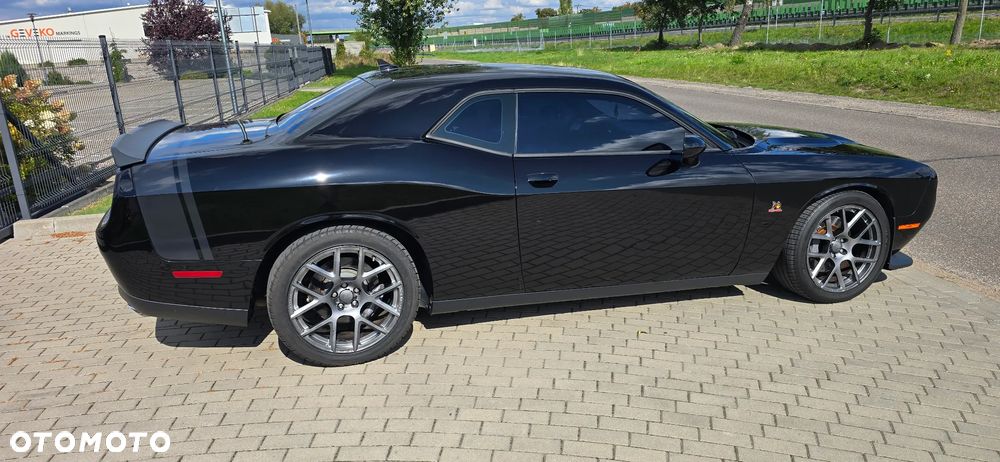 Dodge Challenger - 40