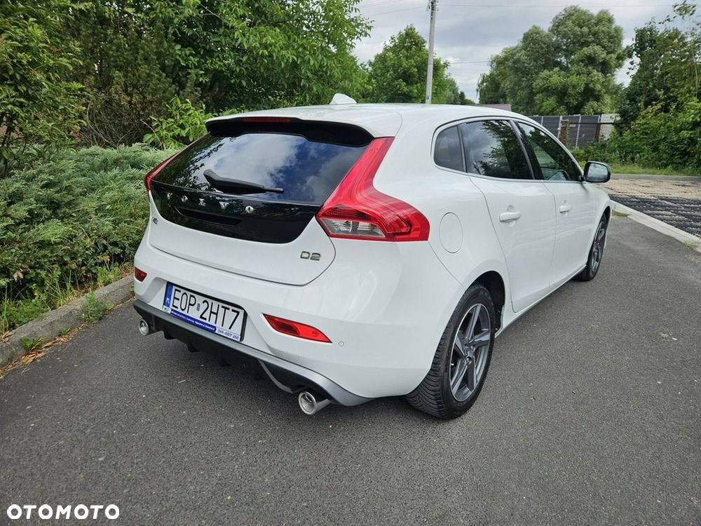 Volvo V40 D2 R-Design Momentum - 3