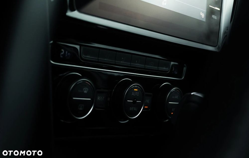 Volkswagen Passat Variant 2.0 TDI Business DSG - 23