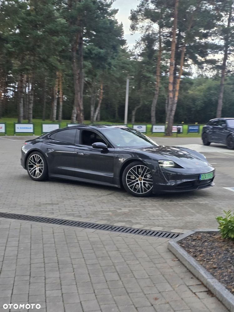 Porsche Taycan 4S - 12