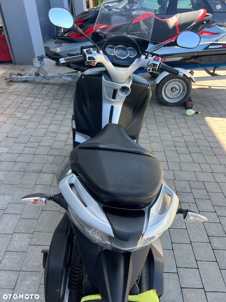Piaggio MP-3 - 14