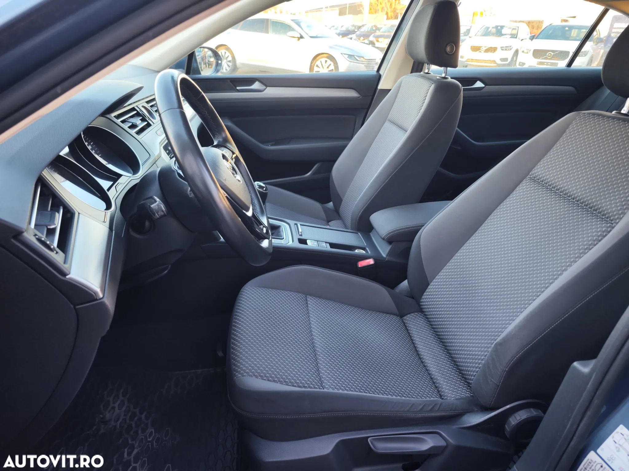Volkswagen Passat 2.0 TDI Comfortline - 11