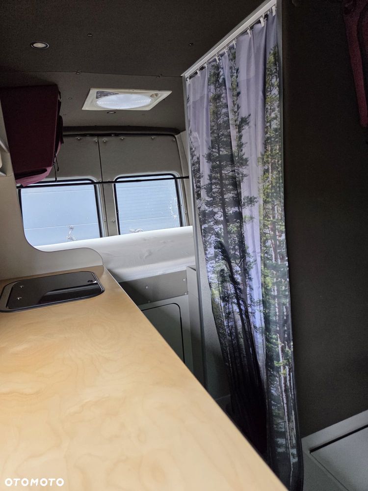 Mercedes-Benz Sprinter - 12
