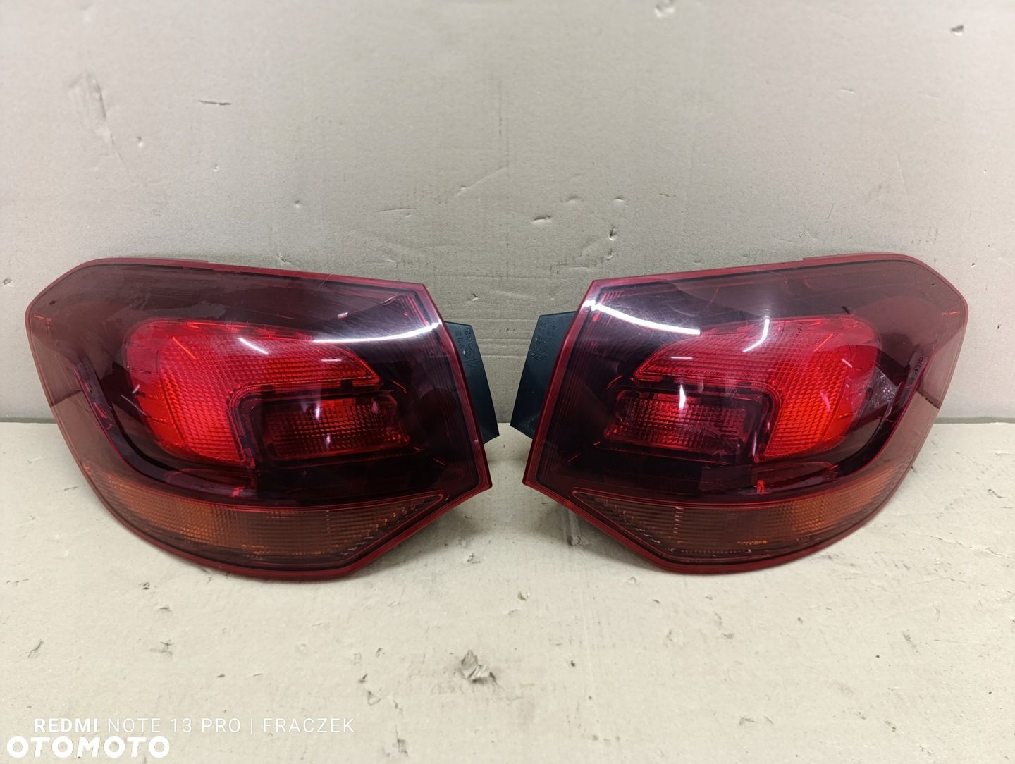 LAMPA TYŁ TYLNA PRAWA LUB LEWA OPEL ASTRA IV KOMBI 13314051 - 1