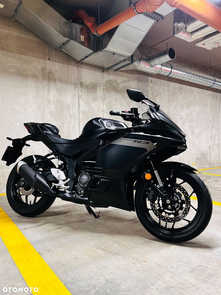 Yamaha R3 - 1