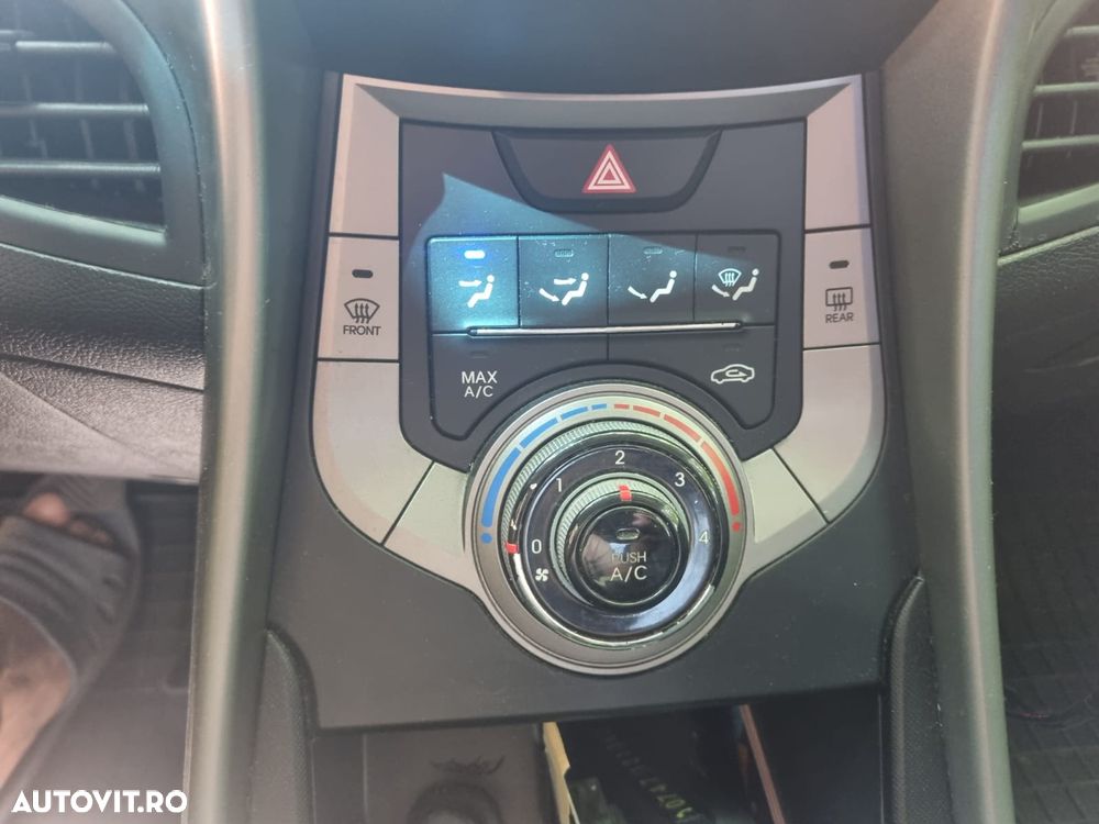 Hyundai Elantra 1.6 MPi - 9