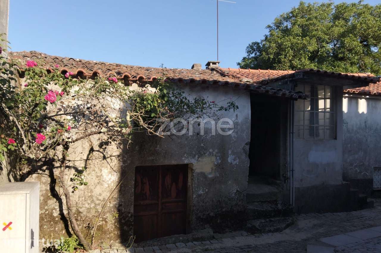 Moradia T2 para reconstrução - Grande imagem: 2/19