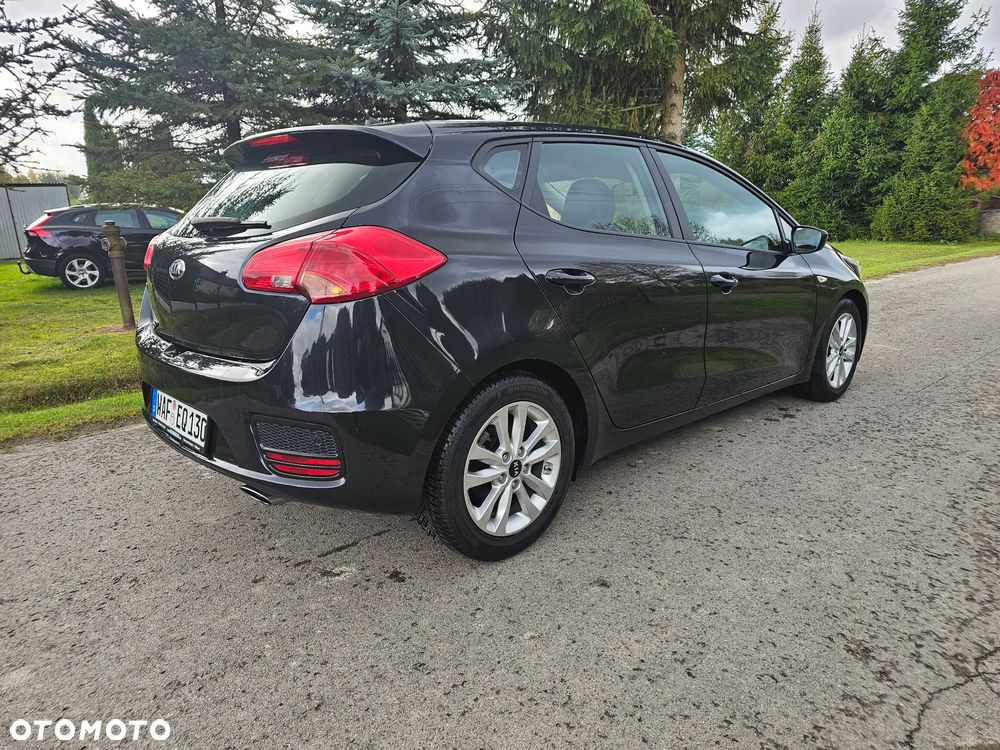 Kia Ceed 1.4 CVVT UEFA EURO 2016 - 30