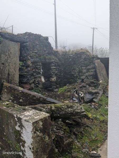 Terreno com ruína - Grande imagem: 2/12