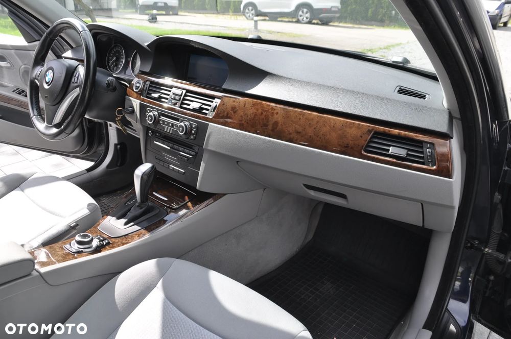 BMW Seria 3 330d xDrive DPF Edition Sport - 13