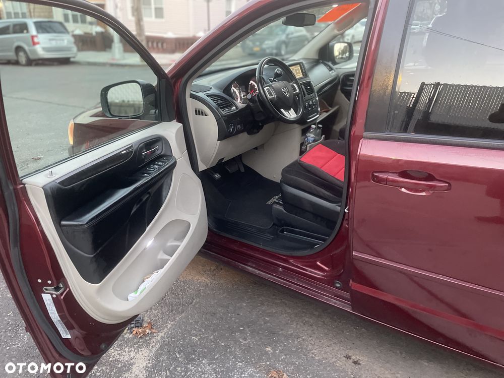 Dodge Grand Caravan - 38