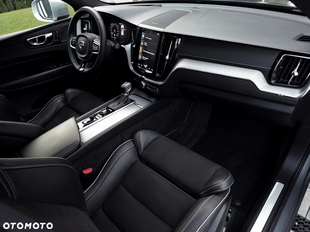Volvo XC 60 D5 AWD R-Design - 27