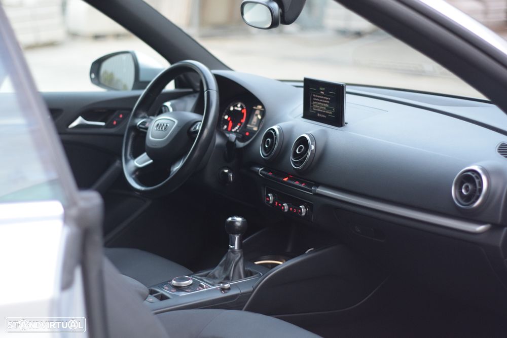 Audi A3 Cabrio 1.6 TDi Attraction - 9