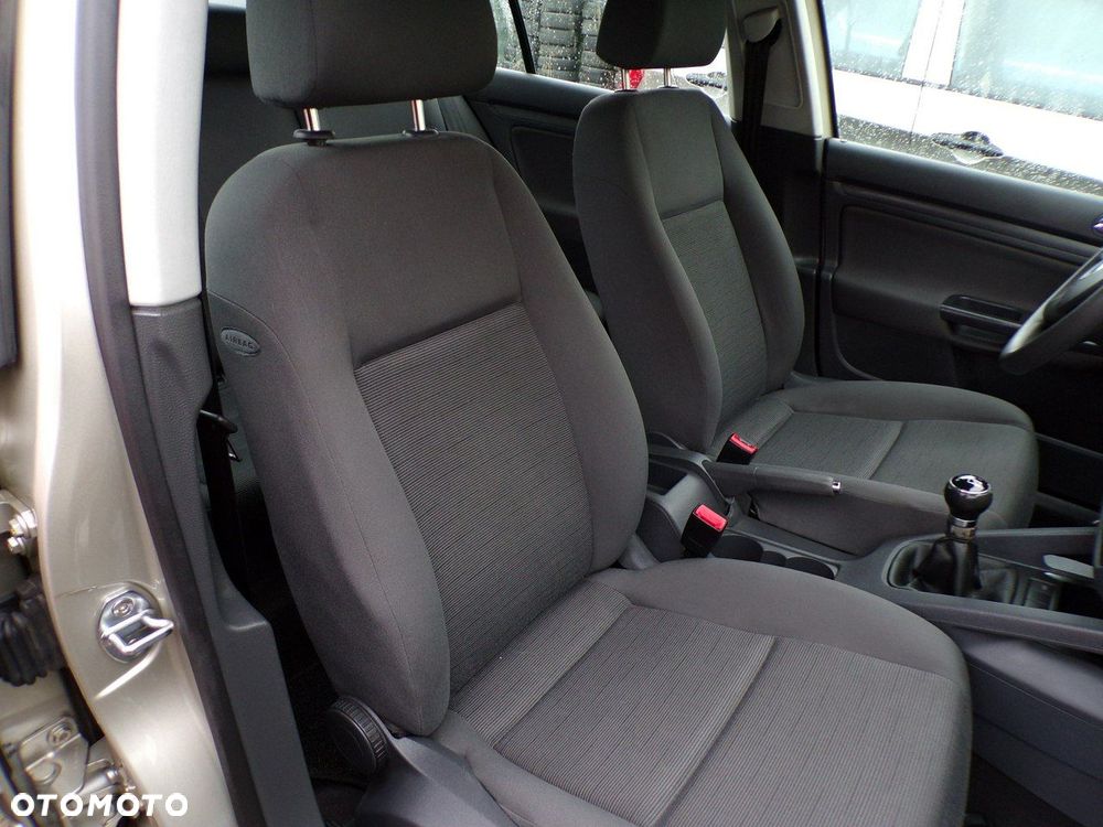 Volkswagen Golf 1.6 Comfortline - 16