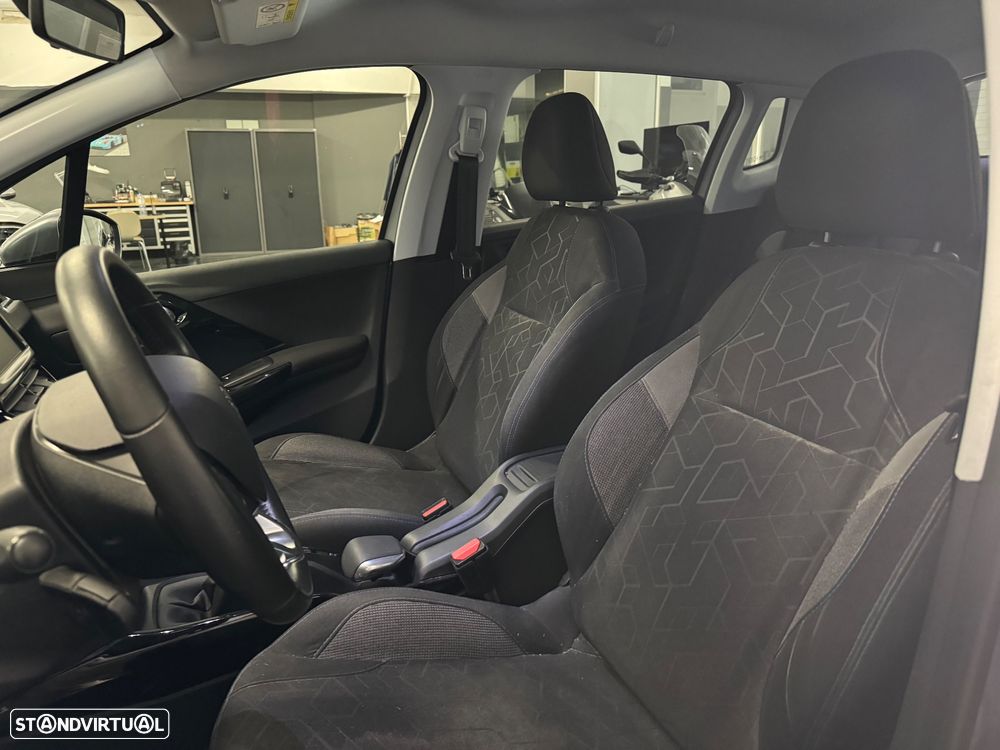 Peugeot 2008 1.5 BlueHDi Signature - 19