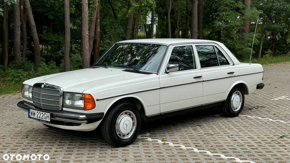 Mercedes-Benz W123 - 1