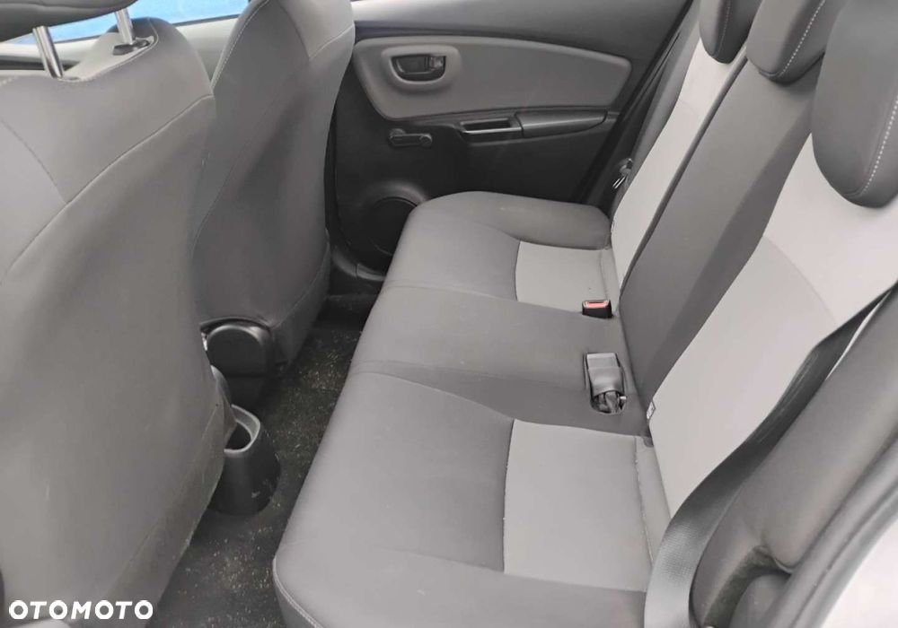 Toyota Yaris - 10