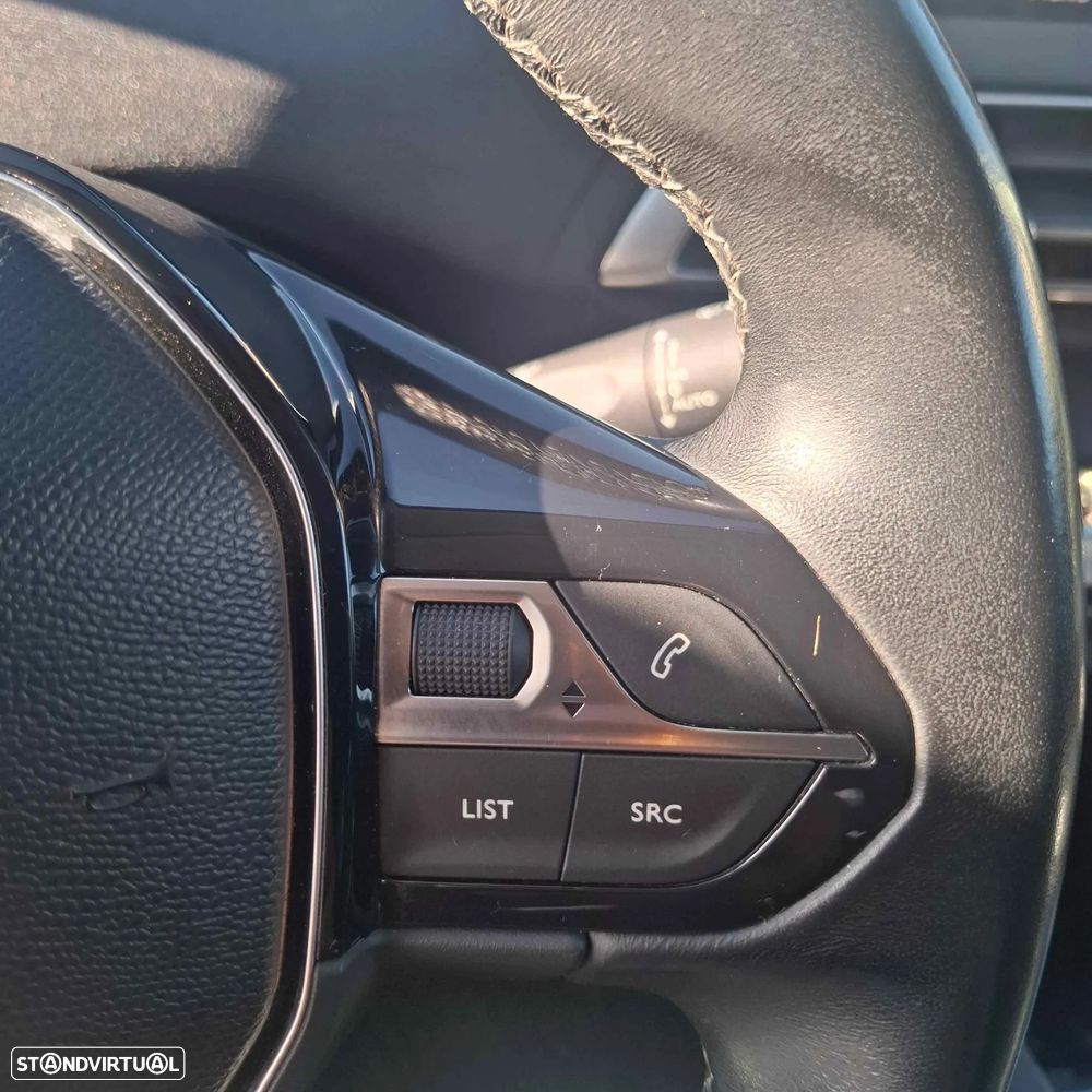Peugeot 3008 1.5 BlueHDi Allure Pack — fotografia 25