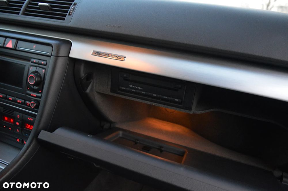 Audi A4 Limousine 2.0 T FSI quattro - 25