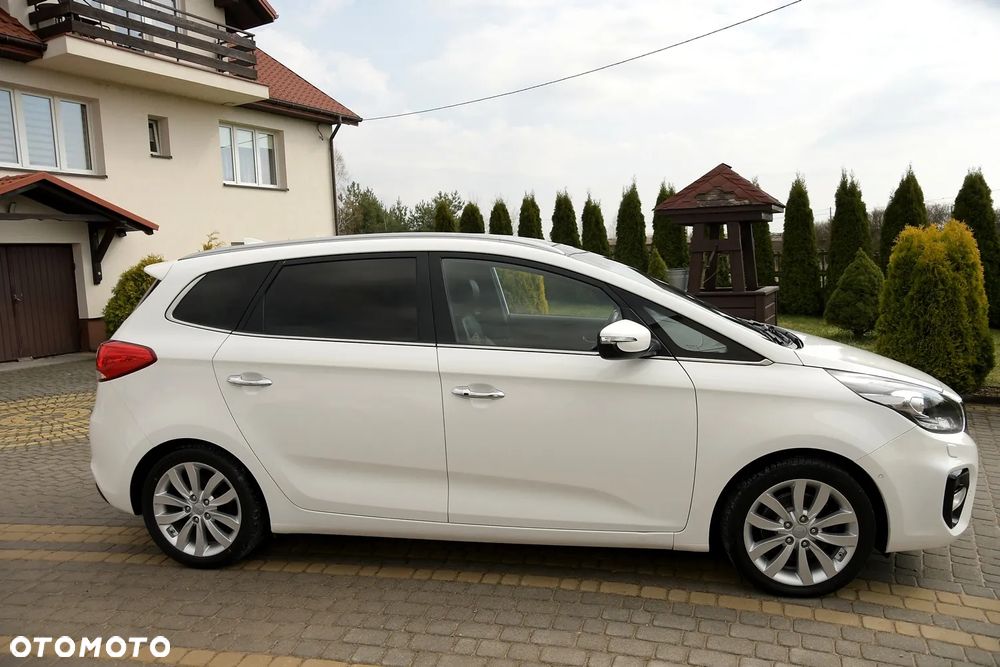 Kia Carens - 9