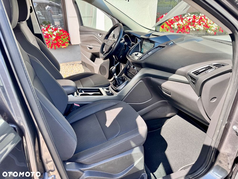 Ford Kuga - 12