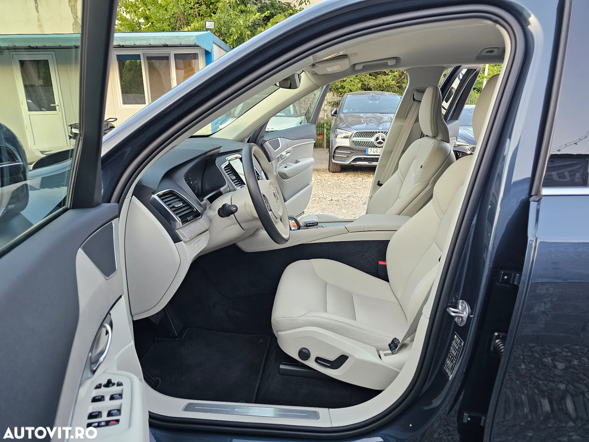 Volvo XC 90 T8 AWD Plug-in Hybrid Plus Dark - 19
