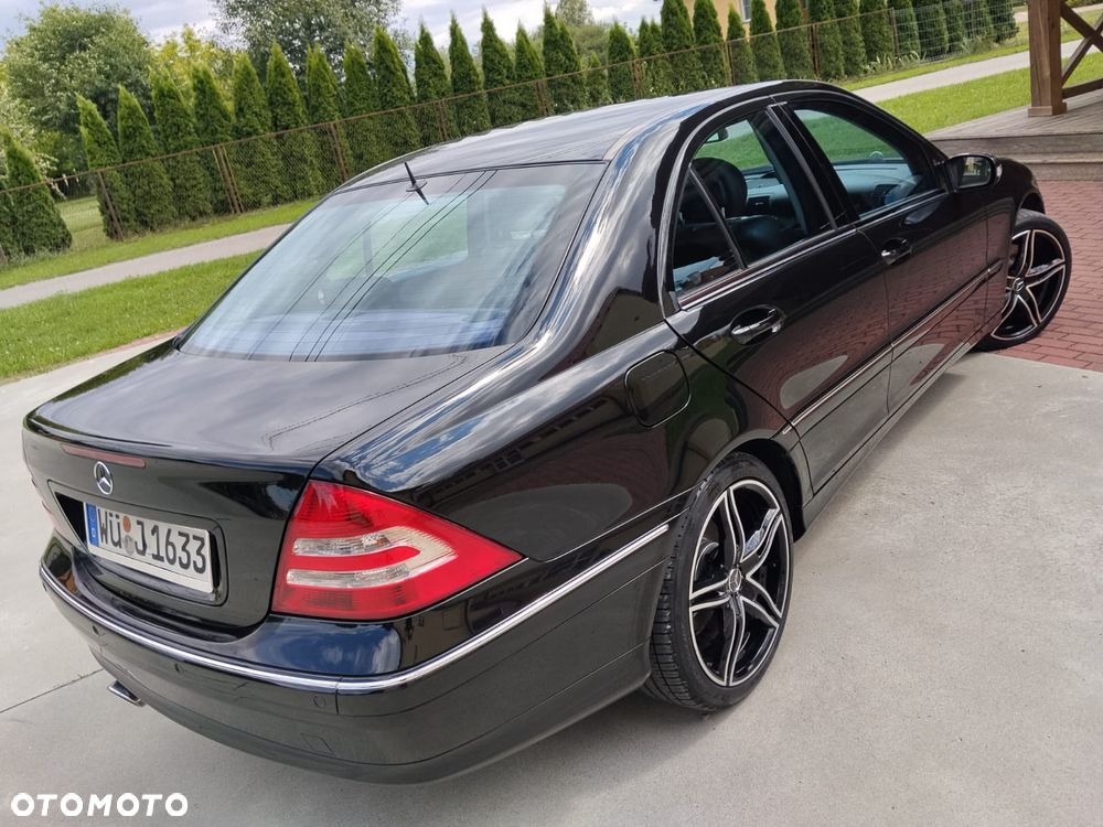 Mercedes-Benz Klasa C 180 Kompressor Automatik Avantgarde Sport Edition - 31