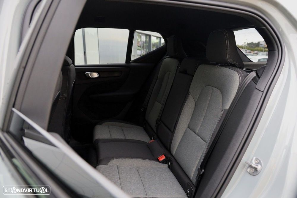 Volvo XC 40 2.0 B3 Black Edition - 8