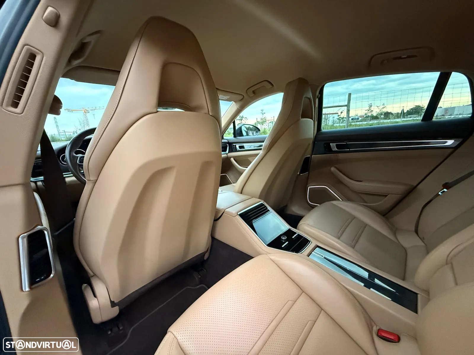 Porsche Panamera 4 S - 36