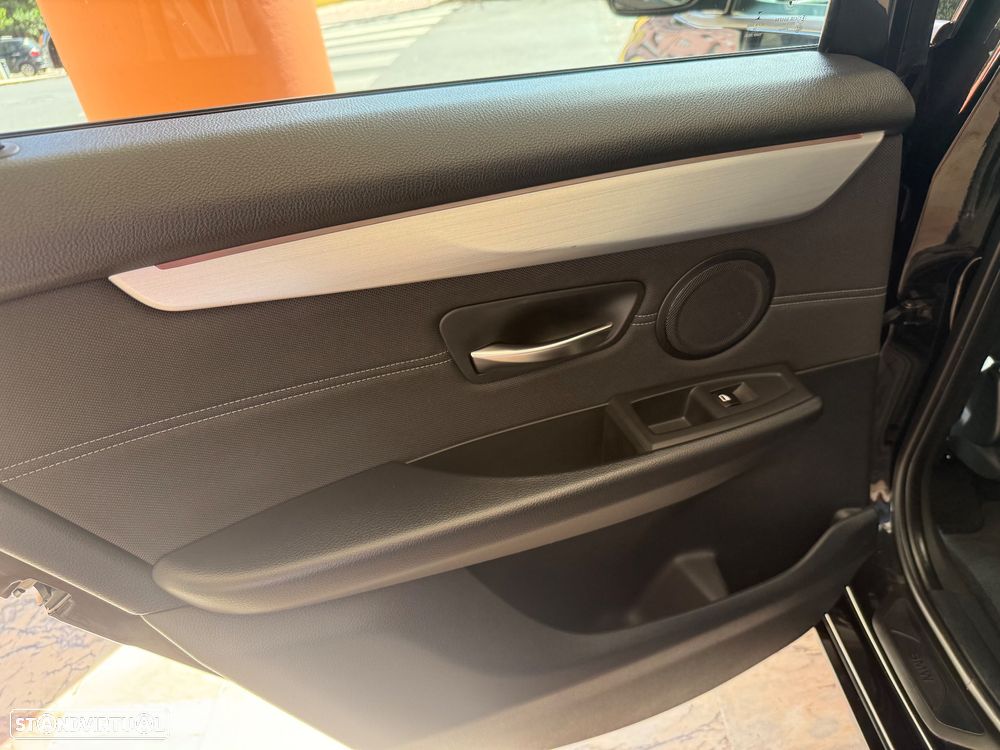 BMW 216 Active Tourer d Line Sport - 31